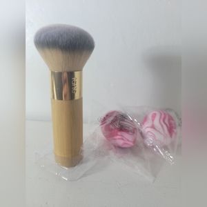 Makeup brush / sponge